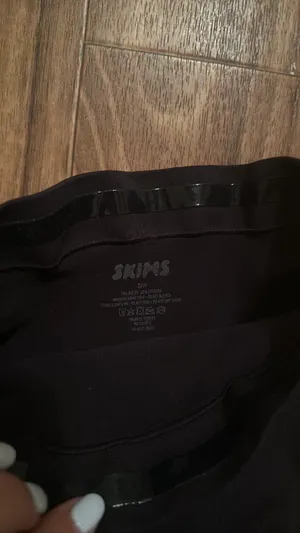 Skims Seamless Sculpt Mid Thigh Short (S/M) thumbnail 6