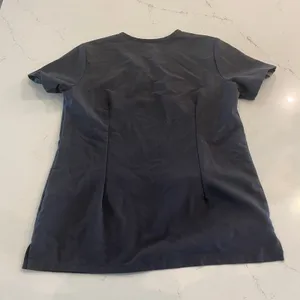 FIGS‎ Casma Three-Pocket Scrub Top in Charcoal size XS thumbnail 2