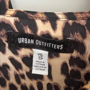 Urban Outfitters 🖤🤎 Bri Double Bow Satin Mini Dress in Leopard Print - Size XS thumbnail 5