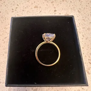 Gold Oval thumbnail 3