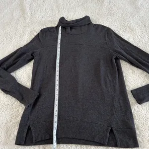 Alo Womens Turtleneck Sweatshirt Grey Sz S Yoga Athleisure Luxe Preppy Workout thumbnail 5