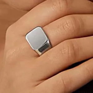 Signet Ring Polished Silver Tone Hypoallergenic Stainless Steel Sz 7 Unisex thumbnail 2