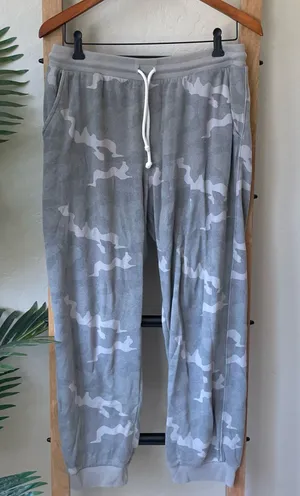 American Eagle Cozy Camo Joggers thumbnail 1