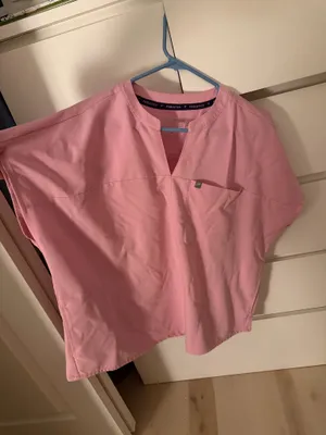 Fabletics Scrub Top Evolve thumbnail 4
