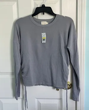 Sweater thumbnail 1