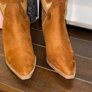 NWT!! Material Girl Brown Cowgirl Boots with Gold Accents Size 6.5 thumbnail 6