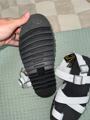 Dr. Martens Avry Hydro‎ Leather platform sandals size 8 thumbnail 2
