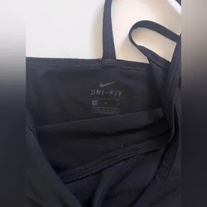 Nike Dri Fit stretchy tank top Medium thumbnail 3