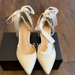Azazie Cream Heels with Bow and Pearl Accent thumbnail 4