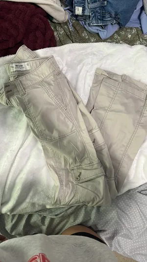 Hollister Cargo Pants thumbnail 2