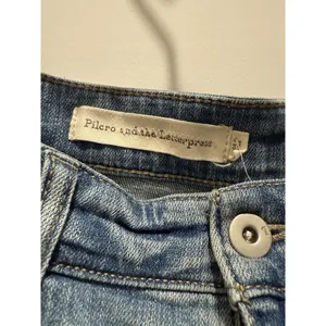 Pilcro Slim Boyfriend Denim Shorts Womens 31 Blue Light Wash Distressed Mid Rise thumbnail 2