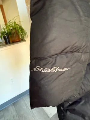 Black Eddie Bauer winter coat  thumbnail 4