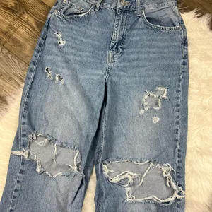 BDG High-Rise Baggy Ripped Jeans thumbnail 5