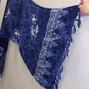 Blue Hawaiian Ghecko print large fringe scarf thumbnail 4