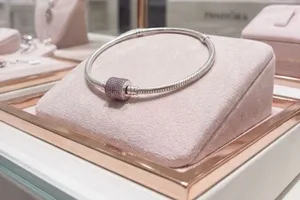 Stunning PANDORA Pink Pavé Barrel Clasp Bracelet - Includes Original Box! thumbnail 1
