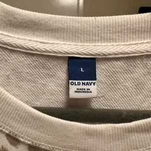 women’s pullover thumbnail 3