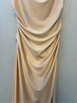 La Femme champagne sleeveless v-neck ruched dress with slit size 6 thumbnail 6
