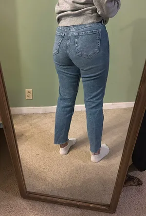 Hollister curvy high-rise mom jean thumbnail 3