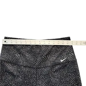 Nike DriFit Women’s Patterned Athletic Shorts Black Gray White L thumbnail 4