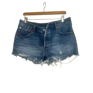 ✨Levi's 501 Original High Rise Distressed Hem Cut Off Sz 32 Shorts✨ thumbnail 4