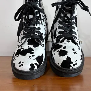 Pierre Dumas Amora-1 Cow Print Combat Boots Womens 8 Black White Zip Up Lug Sole thumbnail 4