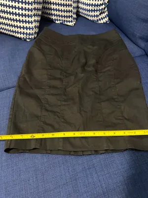 H&M Black midi skirt with stretchy waistband. Size US6 #skirt thumbnail 3