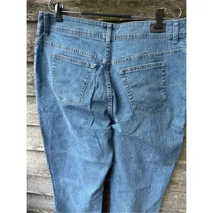 NWT Riders by Lee relaxed fit 18L 33”inseam instantly slims you. Lighter wash. thumbnail 5