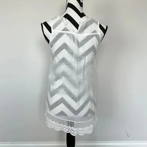 Entro White‎ Lace Top Sz Sm thumbnail 3