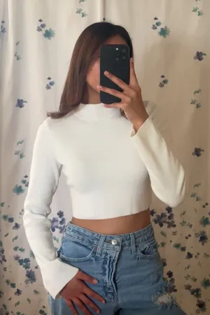 White Turtleneck Long-sleeve Crop Top thumbnail 1