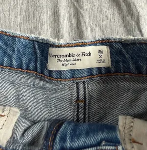 Abercrombie & Fitch The Mom Denim Shorts High Rise Distressed Blue 26 2 Beach thumbnail 5
