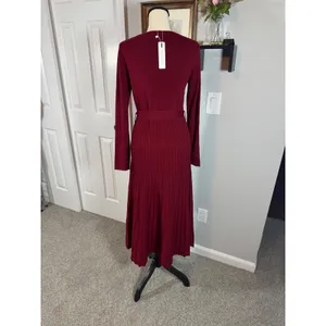 Arach & Cloz Burgundy Pleated Knit Midi Sweater Dress Long Sleeve V-Neck Medium thumbnail 2