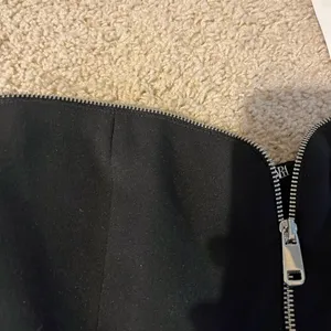 ZARA Black strapless zipper top never worn thumbnail 5