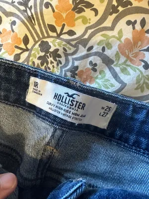 Hollister Curvy High Rise Mom Jeans thumbnail 2