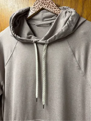 Vuori Halo Oversized Long Sleeve Pullover Hoodie Oatmeal Heather Beige Tan Small thumbnail 10