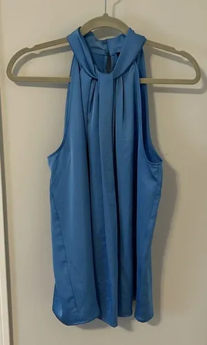Ann Taylor satin sleeveless blouse in blue in size Medium thumbnail 1