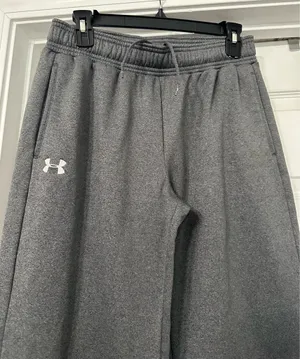 Under Armour sweats are a size Small Petite. thumbnail 4