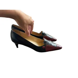Vintage Manolo Blahnik Kitten Heels 36 Black Burgundy Two-Tone Leather Pumps thumbnail 3