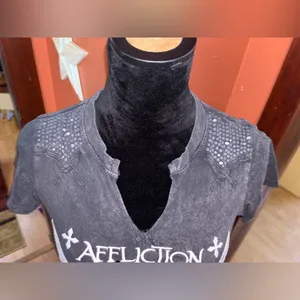 2000’s Affliction Black Graphic Tee with White Cross Design thumbnail 5