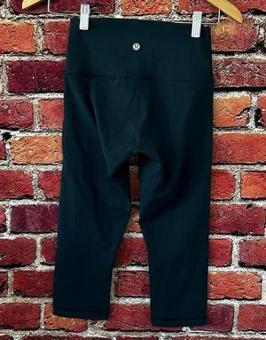 Cropped Lululemon Leggings size 4 thumbnail 2