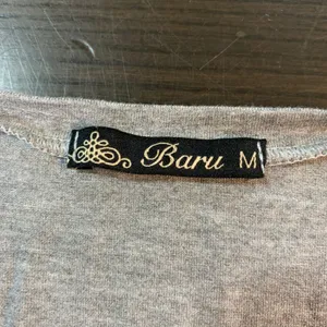 Baru Gray Beaded Graphic Tee M Brazil Van Fashion V-Neck Stretch Shirt READ‎ thumbnail 3