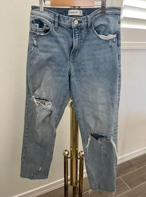 Abercrombie Mid-Rise Boyfriend Jeans thumbnail 2