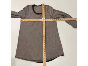 Lululemon Women’s Size 8 Long Sleeve Athletic Top Gray Black b13 thumbnail 3
