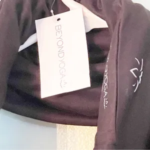 Beyond Yoga Hidden Pocket Infinity Scarf Black NEW‎ Athleisure Athletic thumbnail 2
