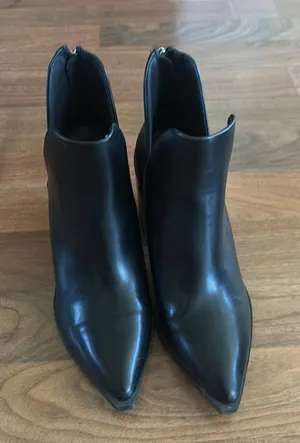 Black Boot Heels Size 7 thumbnail 1