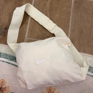 Nike icon clash packable running jacket  thumbnail 18
