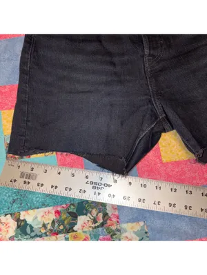 Levi's Wedgie Fit Black Denim Shorts Woman’s Size 28 Summer Denim thumbnail 6