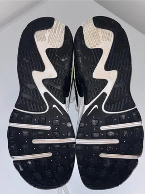 Nike Air Max Low-Top Sneakers - White, Black & Light Green thumbnail 3