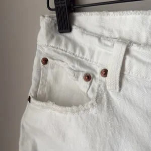 Abercrombie & Fitch The Cutoff Short High Rise White Raw Hem thumbnail 5