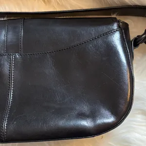Kenneth Cole New York Sleek Black Leather Shoulder Bag thumbnail 12
