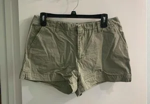Old navy shorts thumbnail 1